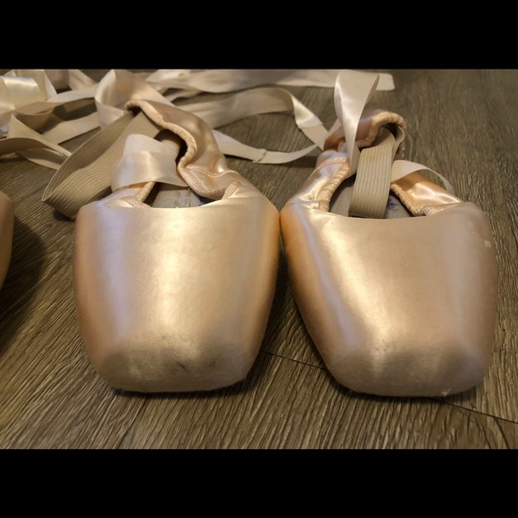 Bloch European Balance Ballet Pointe Shoes Size 7/xxxx - Picture 3 of 11